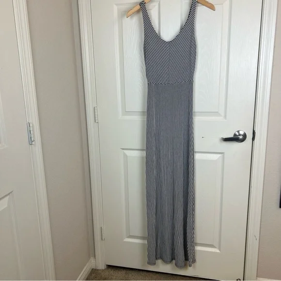 Black and White Striped Maxi Dress - Picture 3 of 16